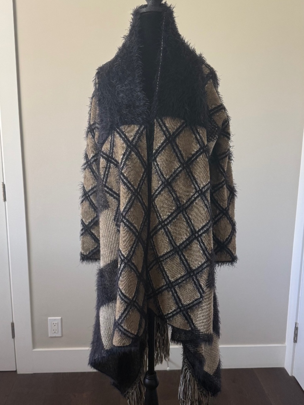BCBG MAX AZRIA Plaid Fringe Waterfall Cardigan Sweater Coat M Black Tan